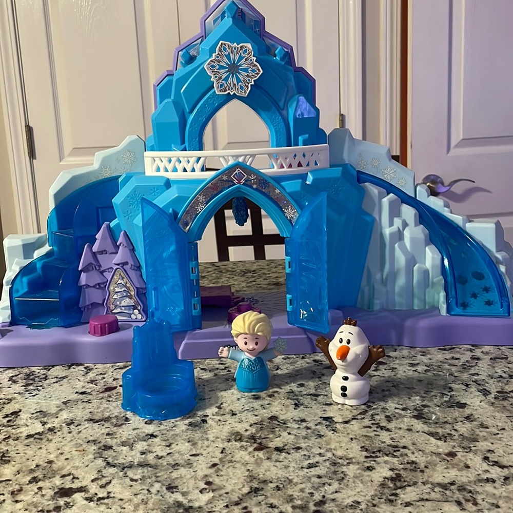 Little People Elsa Ice Castle